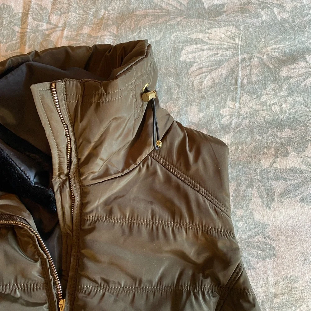 NWT Gibson Latimer Olive Color Quilted Vest with Removable Faux Fur Collar - Picture 14 of 16
